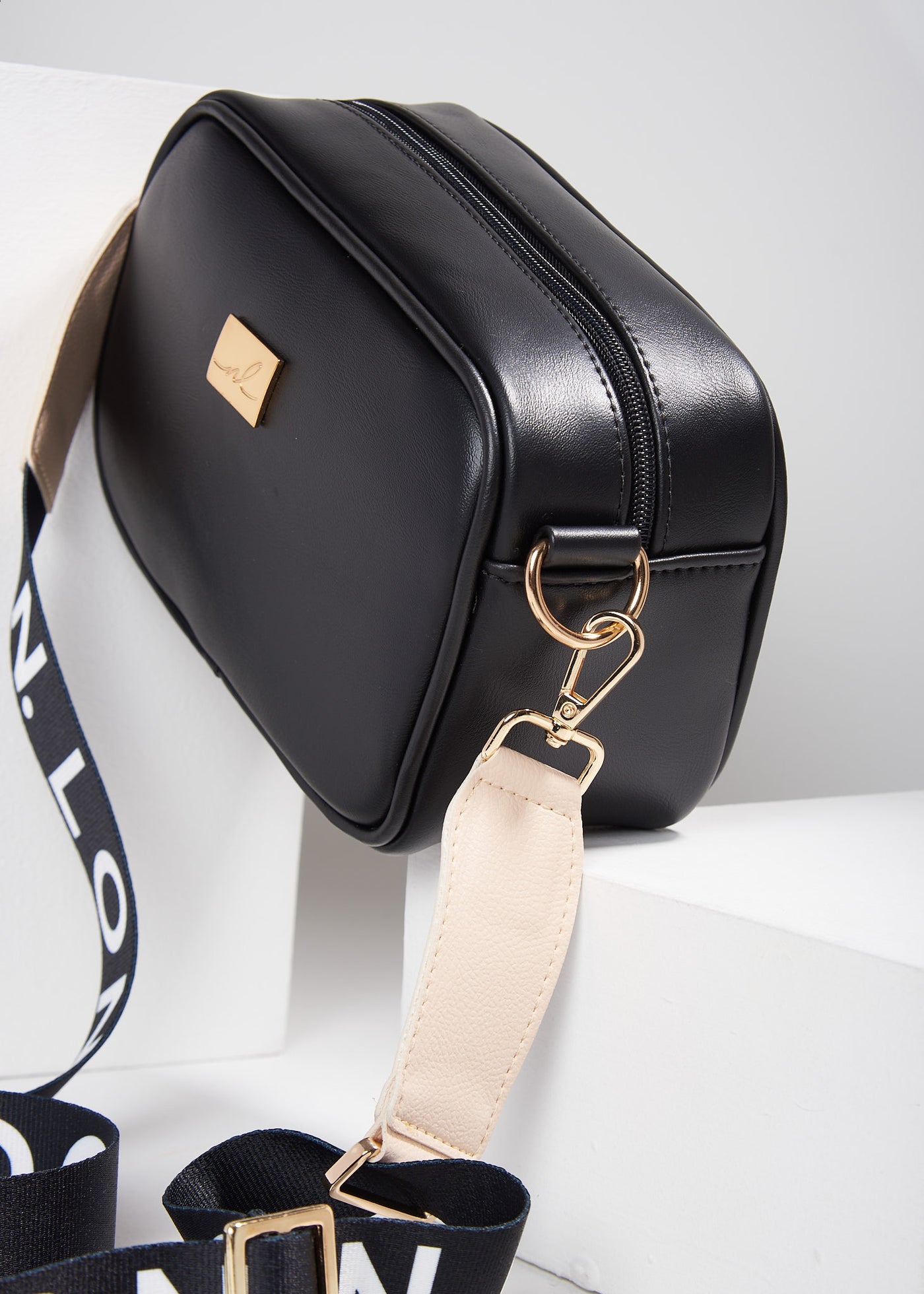 Eugenia Negro Crossbody bag