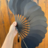 Ondas Negro Hand Fan