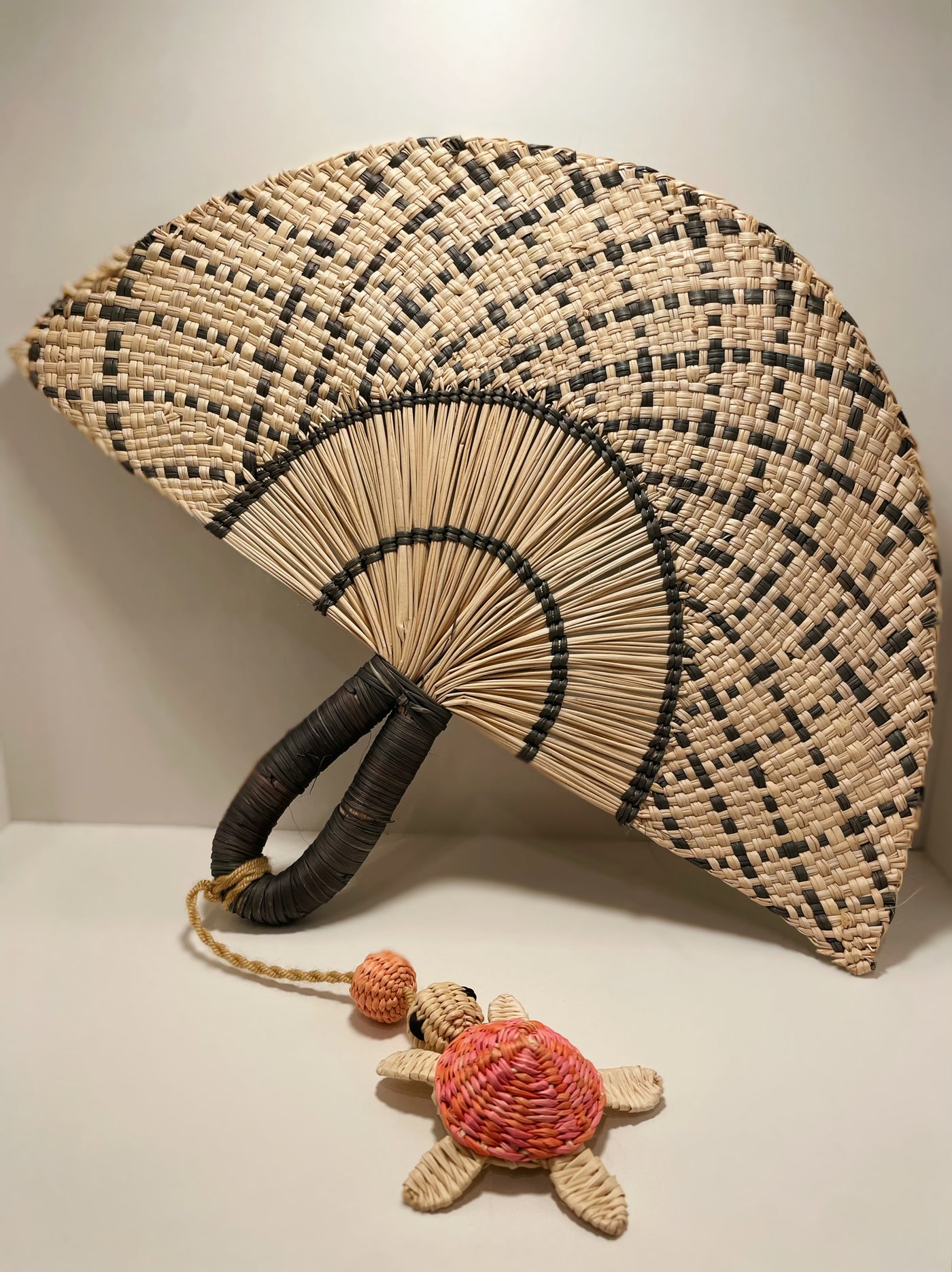 Hand Fan Gris Carey