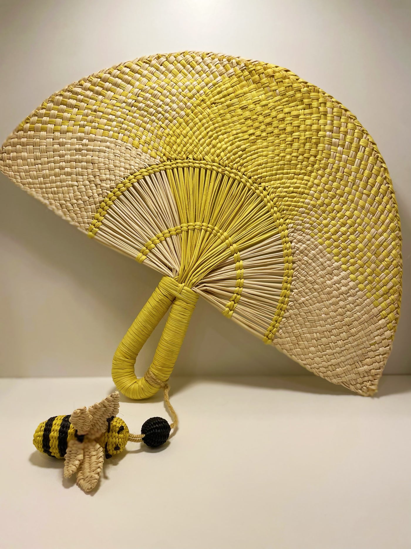 Hand Fan Amarillo Abeja