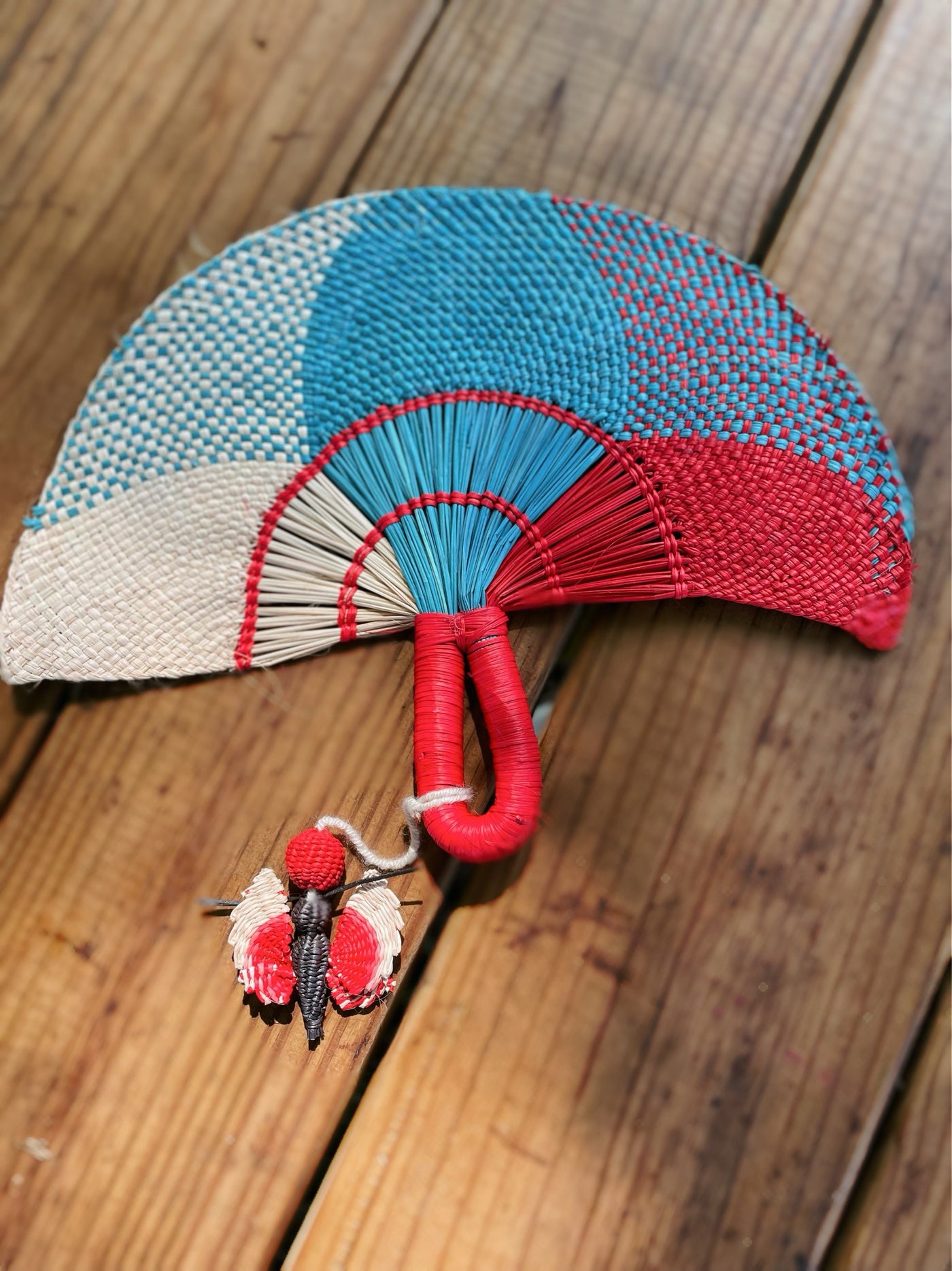 Hand Fan Azul Rojo Mariposa