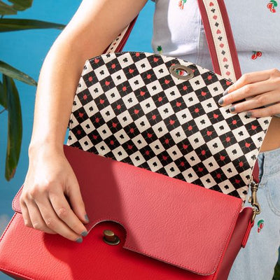 Alice in Wonderland Pekin Rojo Crossbody Bag