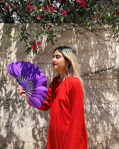 Ondas Morado Hand Fan