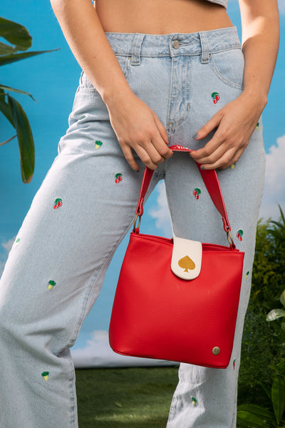 Alice in Wonderland Aspen Rojo Crossbody Bag