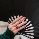 Ondas Negro Hand Fan